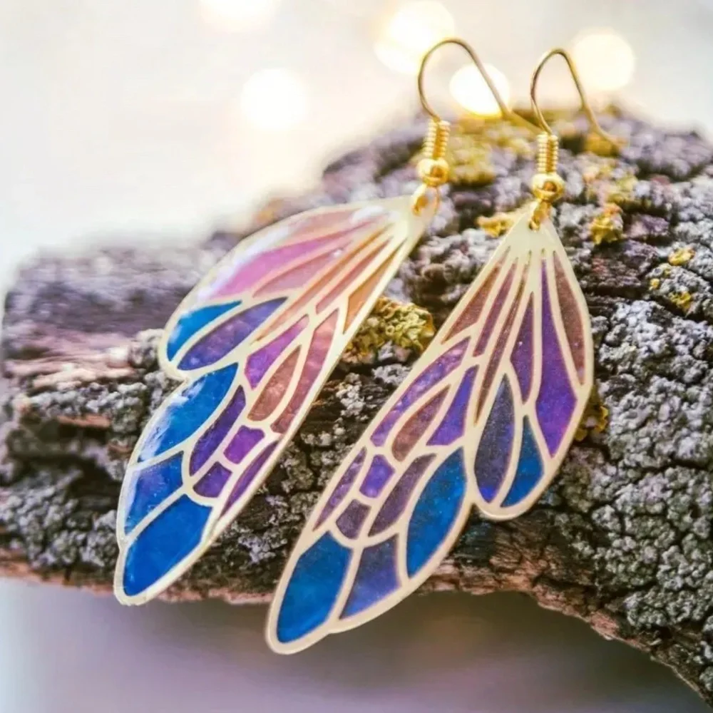 🎉Host Pick🎉NWT! Beautiful Colorful Dragonfly Pierced Earrings w/ Gold Outline!